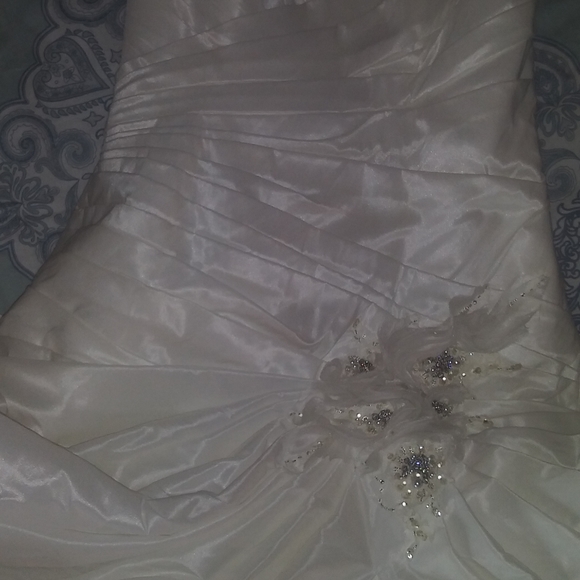 Wedding dress by Sotera Midgley - Picture 6 of 7